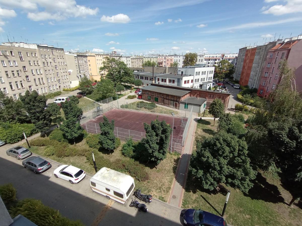 Apartament Venge -Cale Mieszkanie 46M2 Na Wylacznosc - Z Jedna Sypialnia I Jednym Sypialno-Salonem -3 Pietro Bez Windy- Rezerwacja Bez Karty Kredytowej-Klimatyzacja-Netflix-2 Lozeczka Dzieciece- Bezplatny Parking Publiczny Wrocław Buitenkant foto
