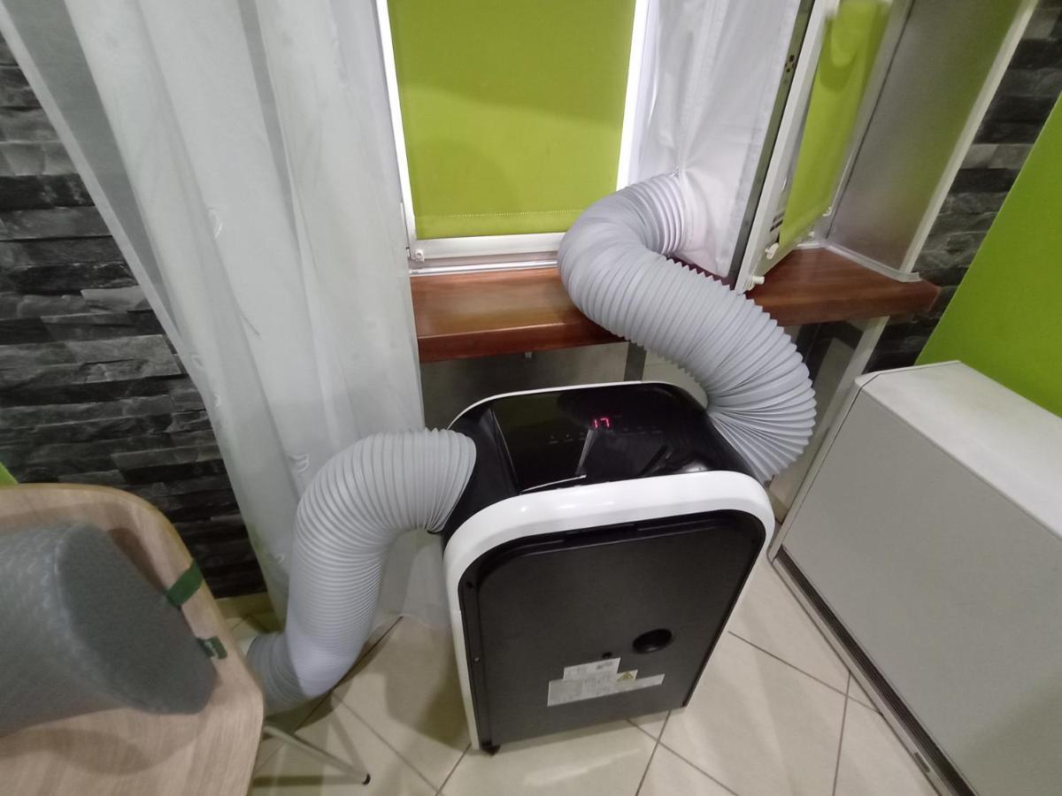 Apartament Venge -Cale Mieszkanie 46M2 Na Wylacznosc - Z Jedna Sypialnia I Jednym Sypialno-Salonem -3 Pietro Bez Windy- Rezerwacja Bez Karty Kredytowej-Klimatyzacja-Netflix-2 Lozeczka Dzieciece- Bezplatny Parking Publiczny Wrocław Buitenkant foto