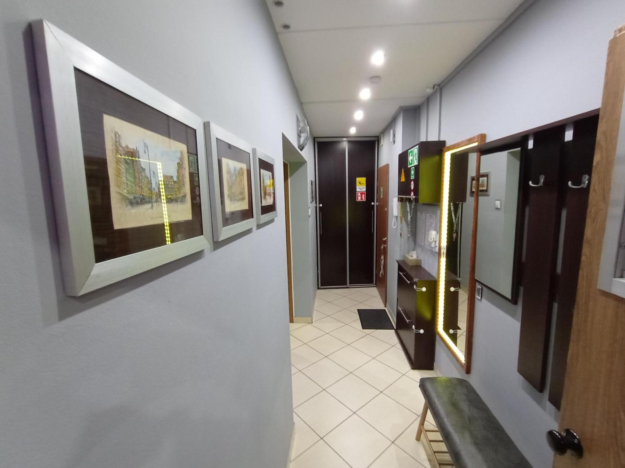 Apartament Venge -Cale Mieszkanie 46M2 Na Wylacznosc - Z Jedna Sypialnia I Jednym Sypialno-Salonem -3 Pietro Bez Windy- Rezerwacja Bez Karty Kredytowej-Klimatyzacja-Netflix-2 Lozeczka Dzieciece- Bezplatny Parking Publiczny Wrocław Buitenkant foto