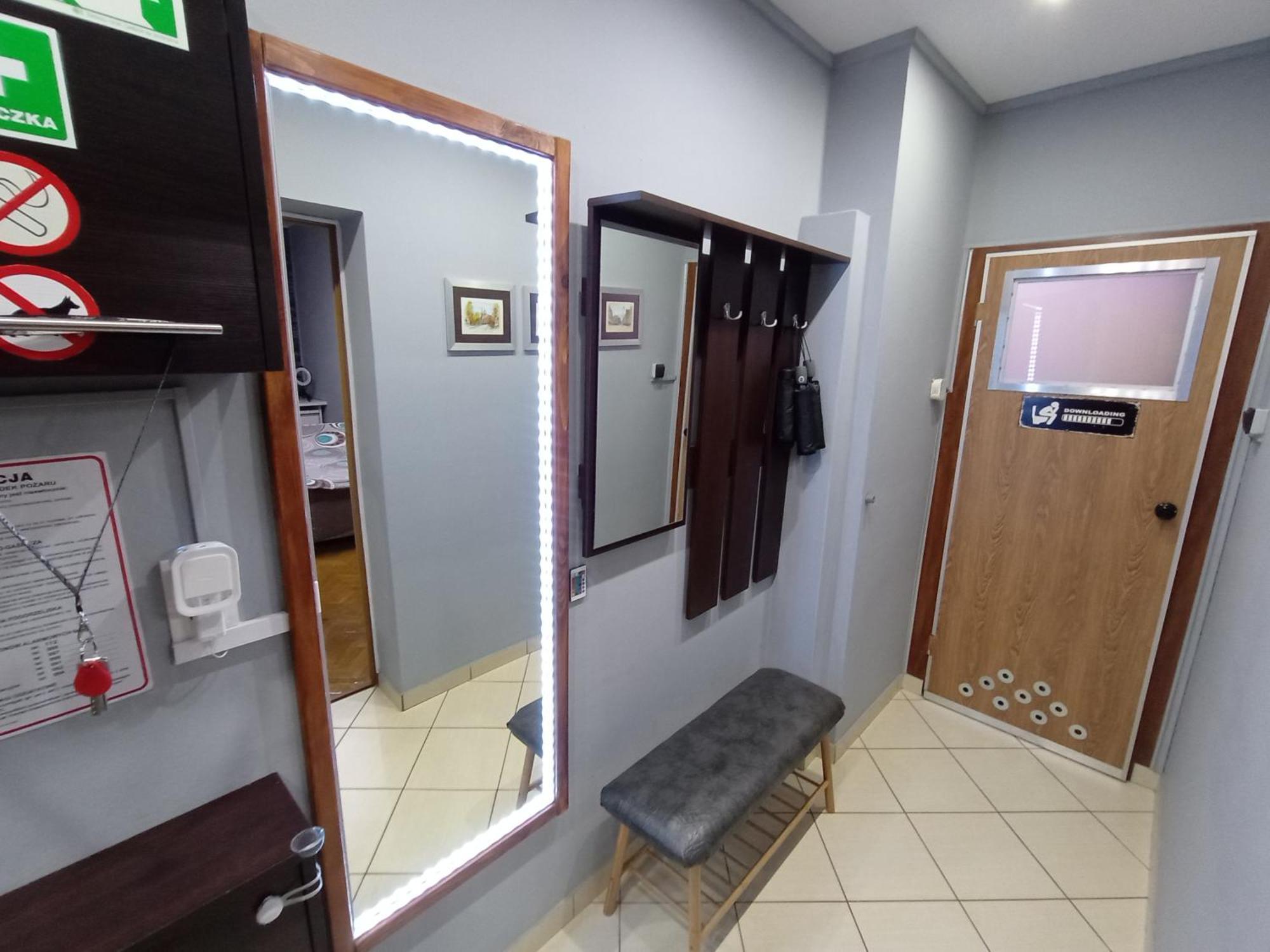 Apartament Venge -Cale Mieszkanie 46M2 Na Wylacznosc - Z Jedna Sypialnia I Jednym Sypialno-Salonem -3 Pietro Bez Windy- Rezerwacja Bez Karty Kredytowej-Klimatyzacja-Netflix-2 Lozeczka Dzieciece- Bezplatny Parking Publiczny Wrocław Buitenkant foto