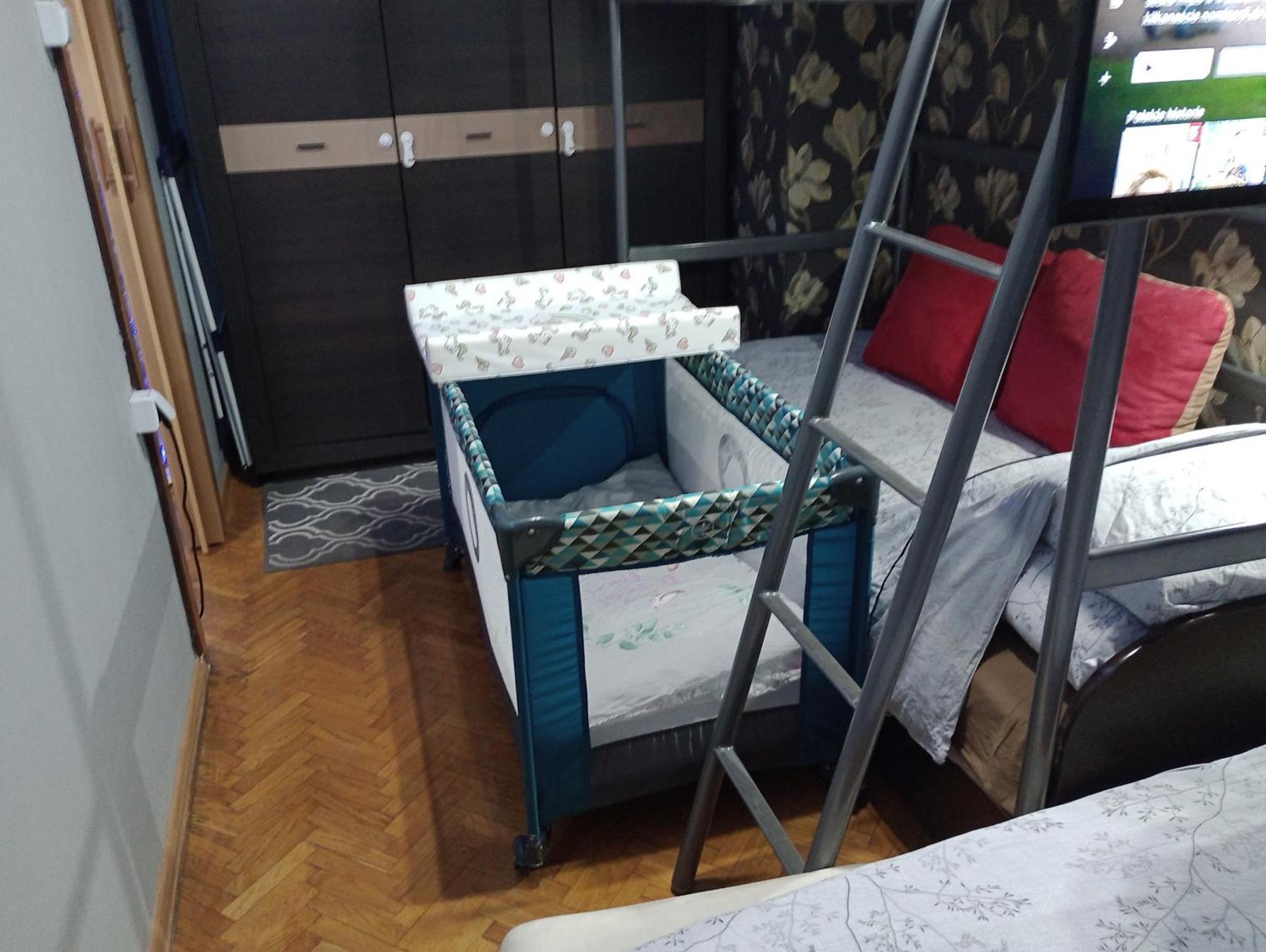 Apartament Venge -Cale Mieszkanie 46M2 Na Wylacznosc - Z Jedna Sypialnia I Jednym Sypialno-Salonem -3 Pietro Bez Windy- Rezerwacja Bez Karty Kredytowej-Klimatyzacja-Netflix-2 Lozeczka Dzieciece- Bezplatny Parking Publiczny Wrocław Buitenkant foto