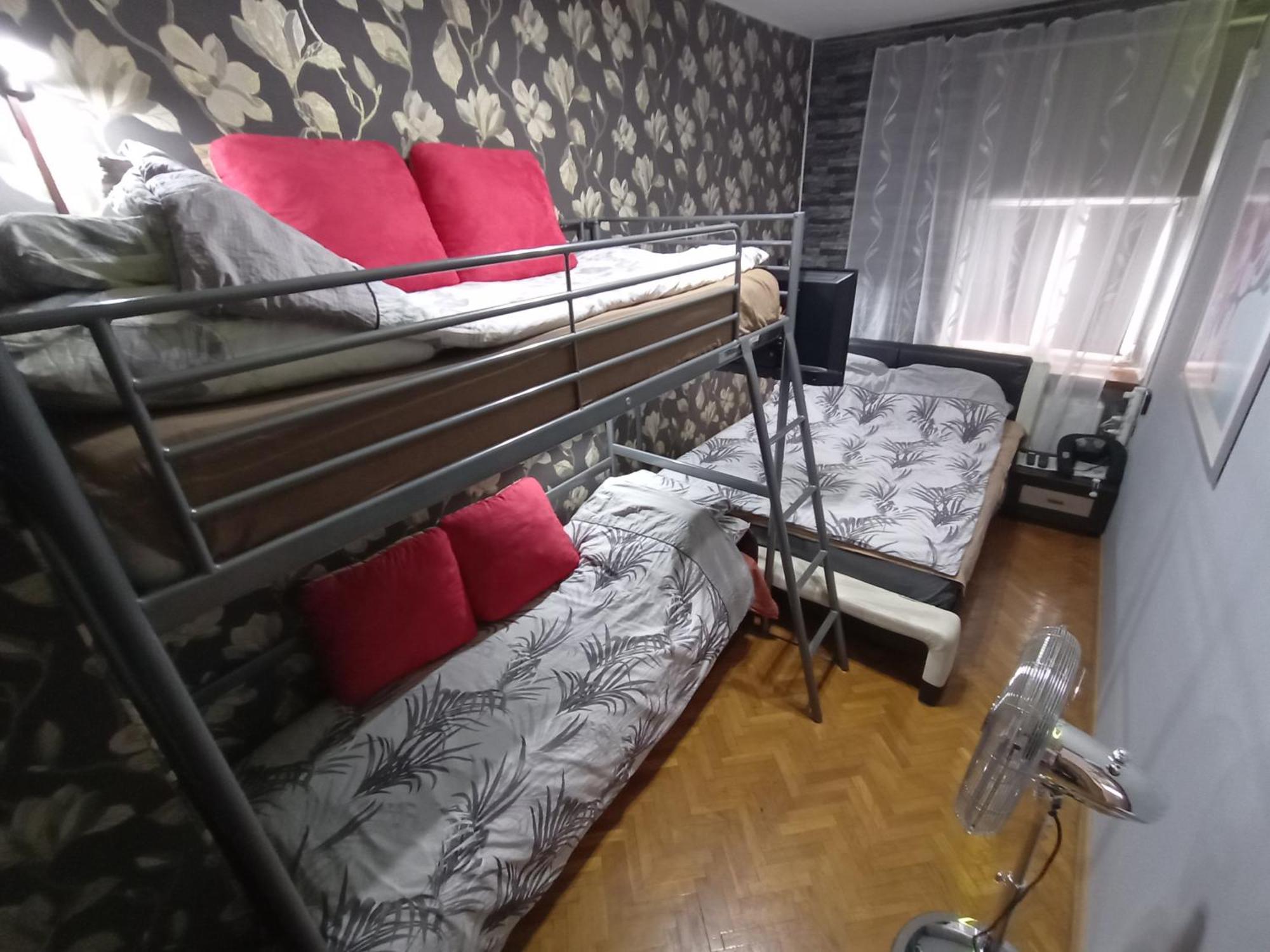 Apartament Venge -Cale Mieszkanie 46M2 Na Wylacznosc - Z Jedna Sypialnia I Jednym Sypialno-Salonem -3 Pietro Bez Windy- Rezerwacja Bez Karty Kredytowej-Klimatyzacja-Netflix-2 Lozeczka Dzieciece- Bezplatny Parking Publiczny Wrocław Buitenkant foto