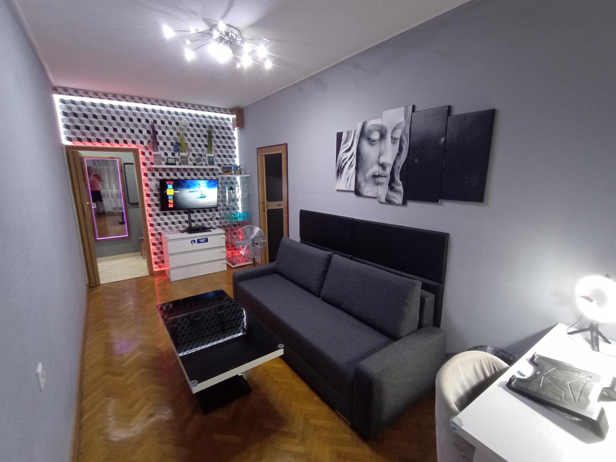 Apartament Venge -Cale Mieszkanie 46M2 Na Wylacznosc - Z Jedna Sypialnia I Jednym Sypialno-Salonem -3 Pietro Bez Windy- Rezerwacja Bez Karty Kredytowej-Klimatyzacja-Netflix-2 Lozeczka Dzieciece- Bezplatny Parking Publiczny Wrocław Buitenkant foto